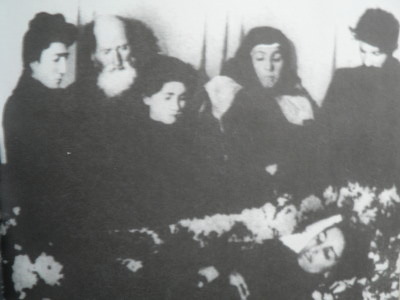 сталин у гроба первой жены
