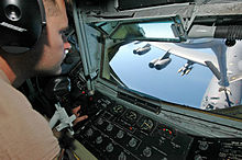 ериканский стратегический бомбардировщик B-52G и танкер KC-135