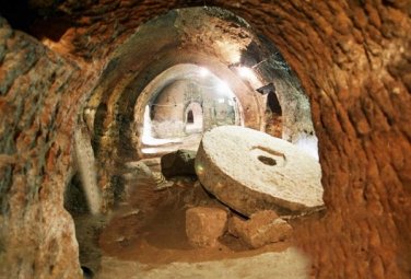 подземный город Озконак в Турции